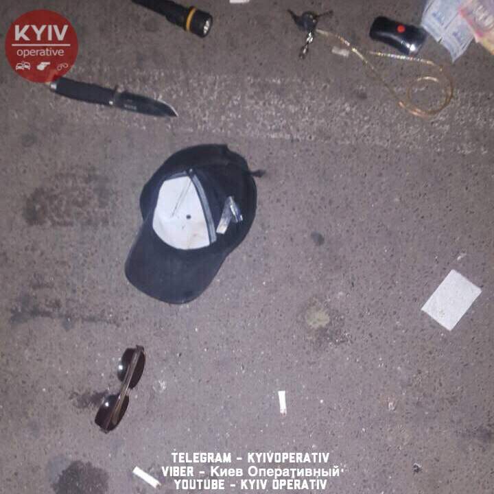 В Киеве мужчина от передозировки наркотиками лежал посреди улицы (фото)