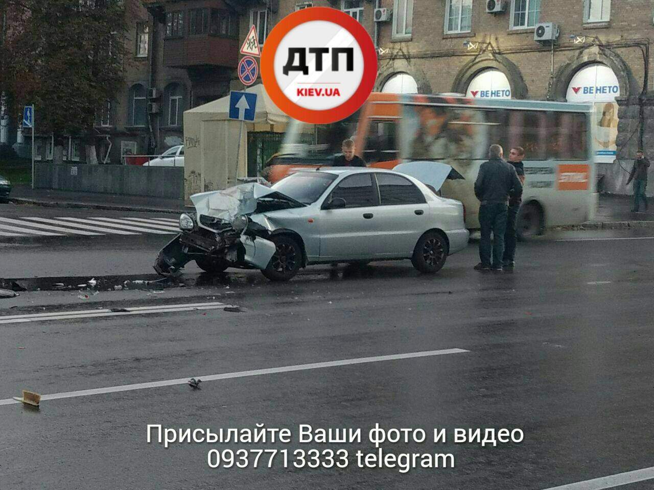 ДТП в Киеве: от удара автомобиль развернуло и отбросило на встречку (фото)