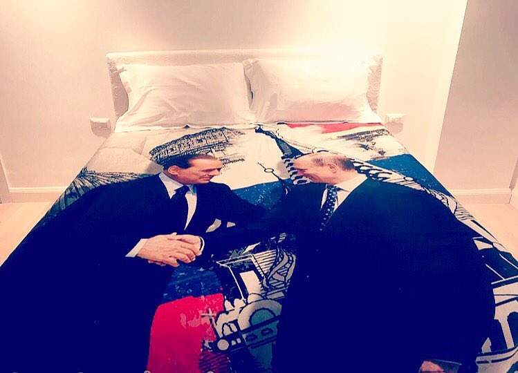 Берлускони преподнес российскому президенту довольно интимный подарок (Фото)