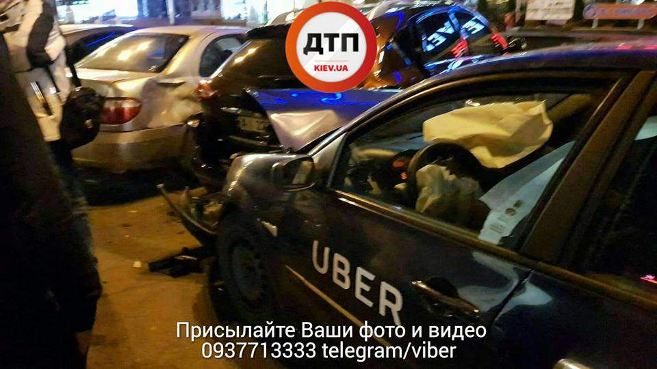 Столкновение 5 авто в столице: Есть пострадавшие (Фото)