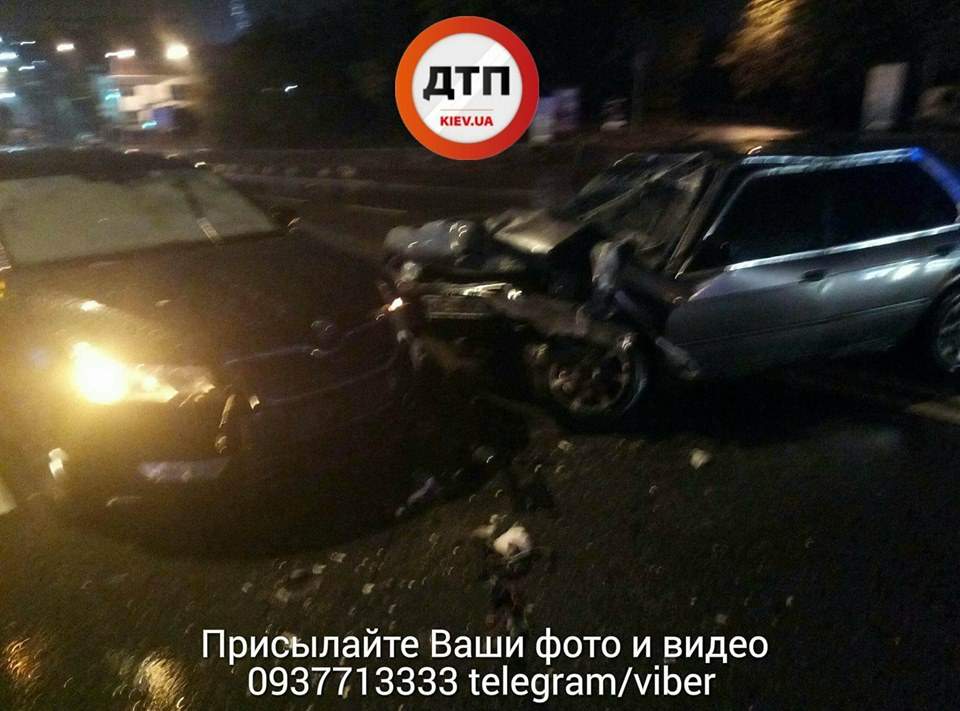 В Киеве произошло серьёзное ночное ДТП с пострадавшими (Фото)