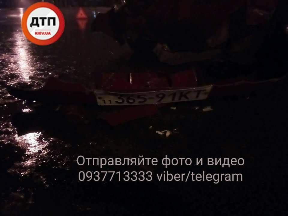 В результате столичного ДТП пострадали оба водителя (Фото) 