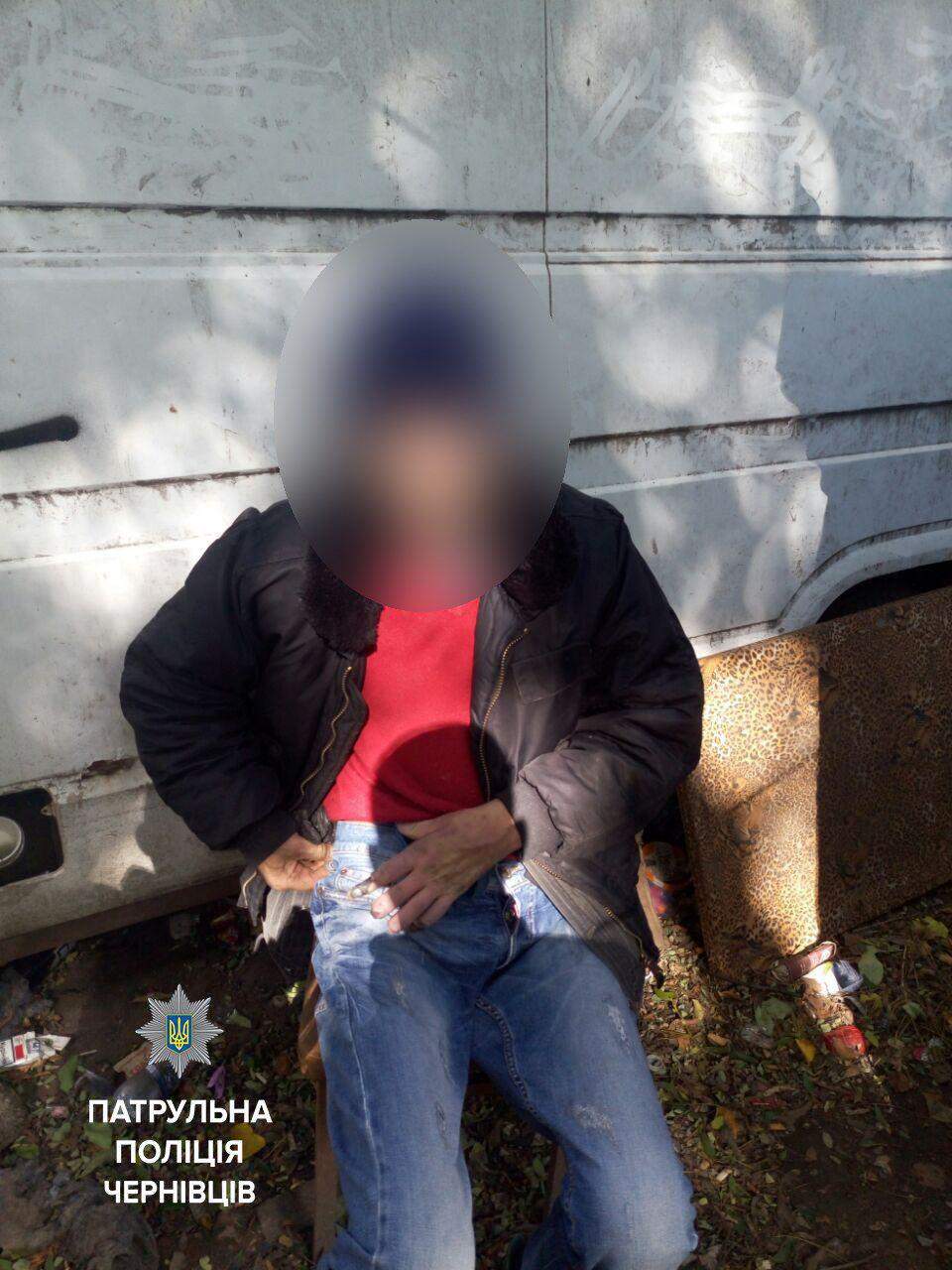 В Черновцах мужчина хотел покончить с собой прямо на улице (фото)