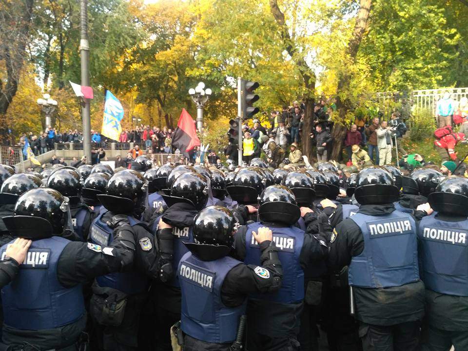 В Киеве Нацгвардия применила перцовые баллончики против митингующих (фото)