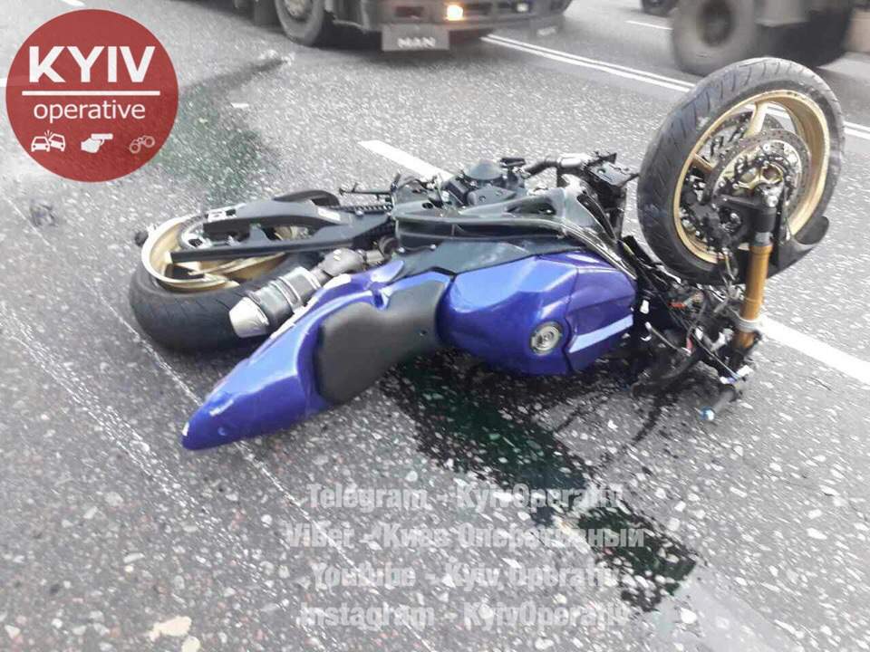 В столице двое мотоциклистов инициировали ДТП и скрылись с места происшествия (фото)