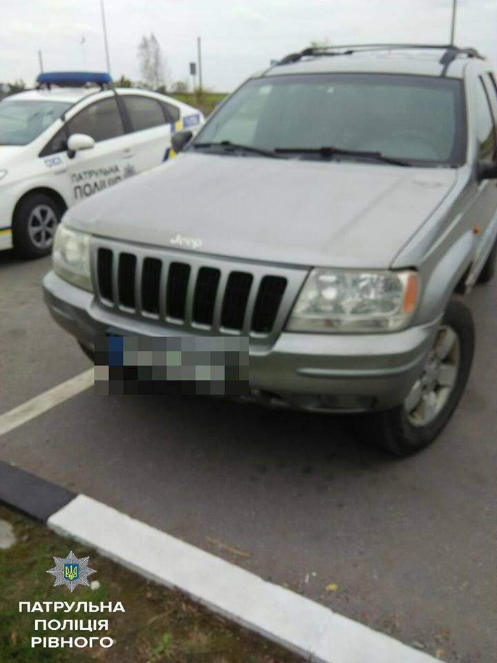 В Ровно остановили авто с оружием, наркотиками и ребенком за рулем (Фото)
