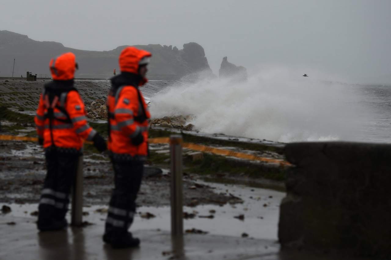 Мощнейший ураган «Брайан» достиг территории Британских островов (фото)