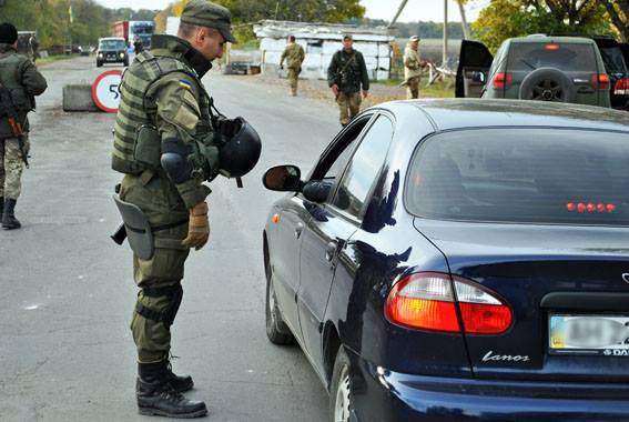 Правоохранители отчитались о работе на блокпостах Донбасса (Фото)