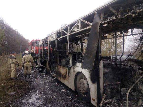 В Винницкой области на трассе вспыхнул пассажирский автобус (Фото)