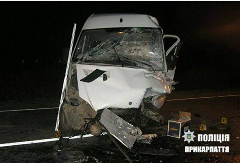 В Ивано-Франковской области произошло жуткое ДТП. Трое человек погибли (Фото) 