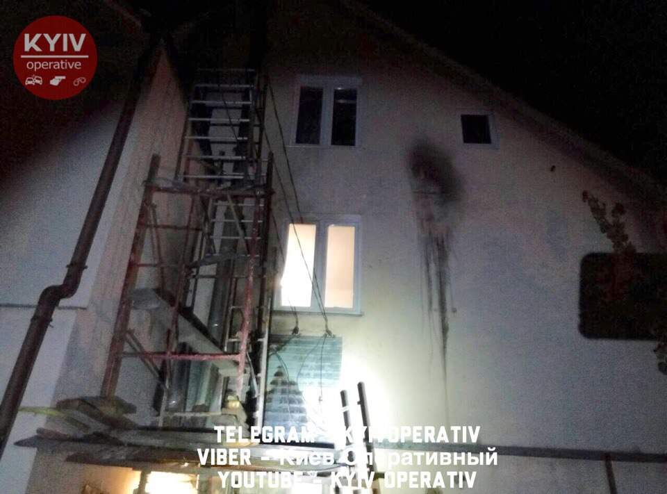 В Киеве неизвестные совершили ряд поджогов (Фото) 