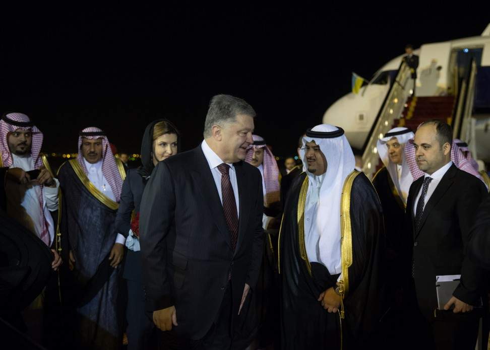 Порошенко во время визита в Саудовскую Аравию призвал защищать права крымских татар (Фото) 
