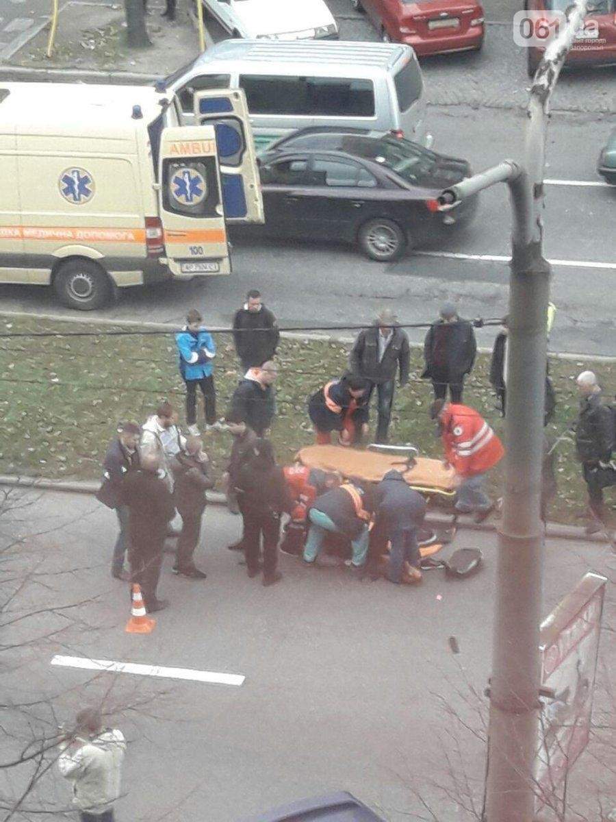 В Запорожье в ДТП серьёзно пострадали двое школьников (фото)