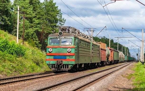 В Харьковской области под колёсами поезда смертельно травмировалась женщина