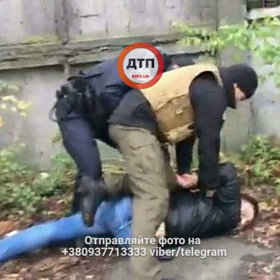 В Киеве пьяный водитель пытался скрыться от полиции, совершив ДТП (Фото)