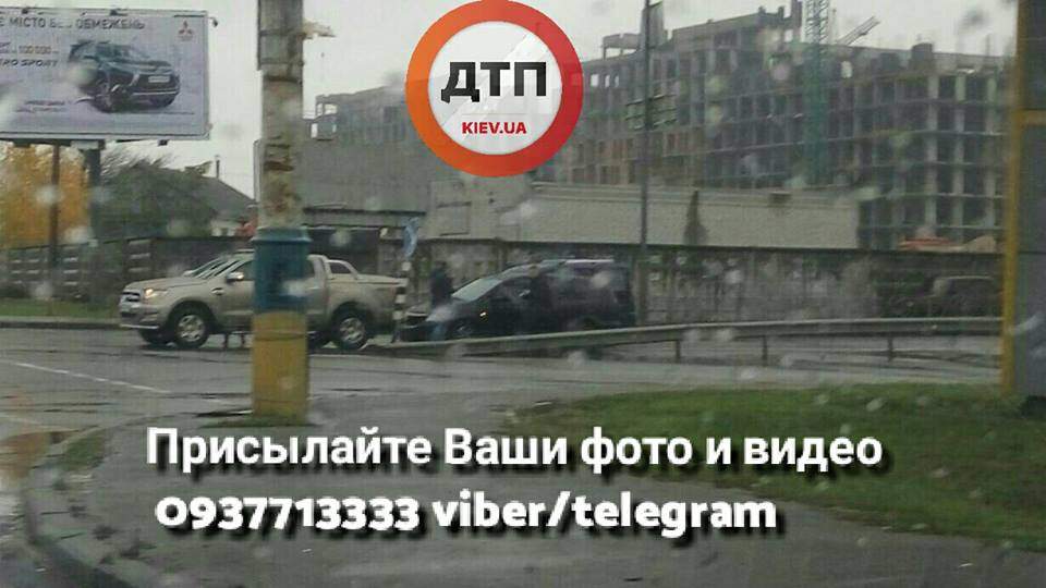 В Киеве столкнулось несколько авто (Фото)