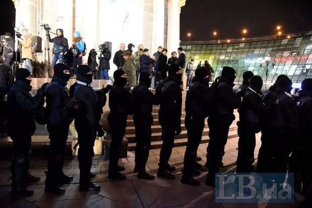 В Киеве на Майдане установили первые палатки (фото)