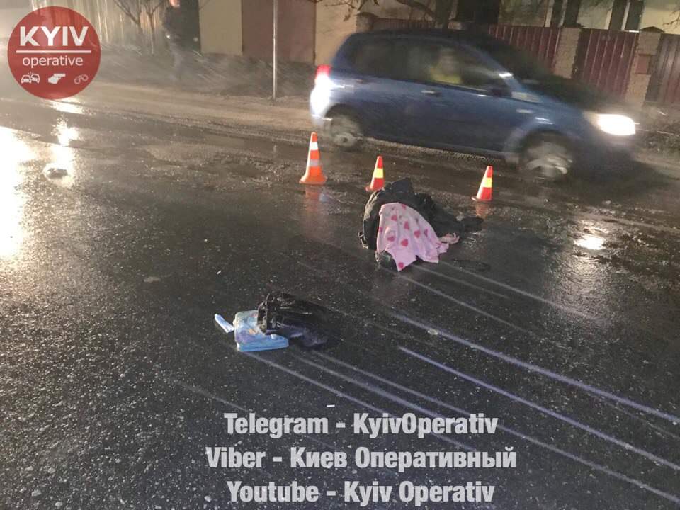 Под Киевом в страшном ДТП на пешеходном переходе погибла цыганка, две - госпитализированы (фото)