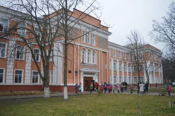 "Школьный переполох": в Чернигове ученик распылил неизвестное вещество (видео)