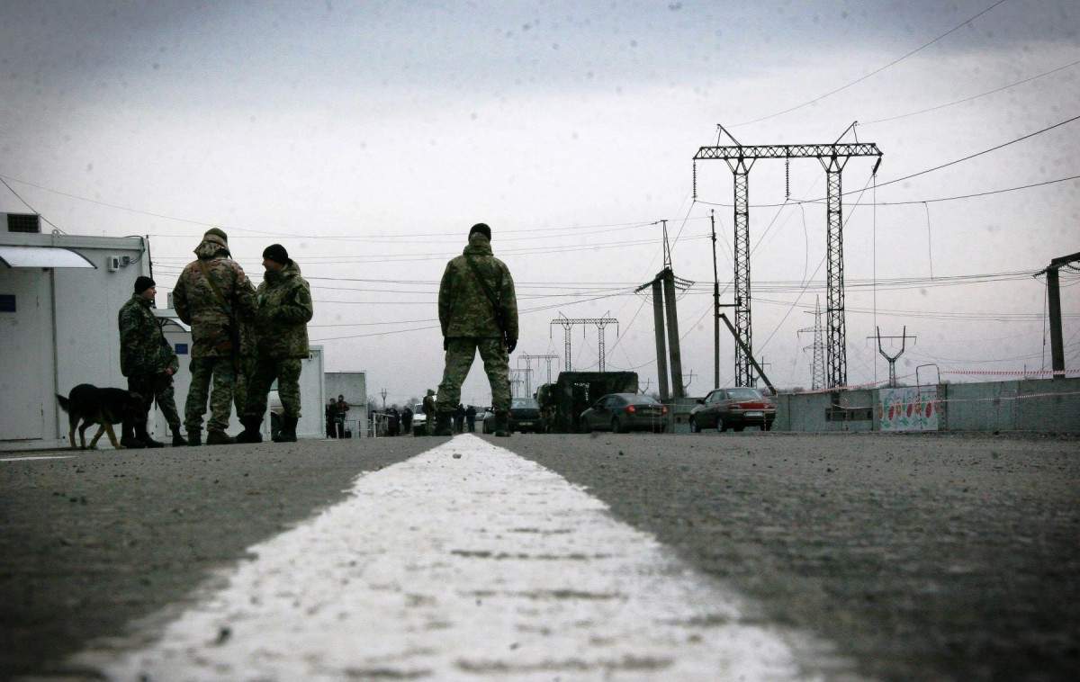 Вблизи контрольного пункта пропуска на Донбассе произошел обстрел