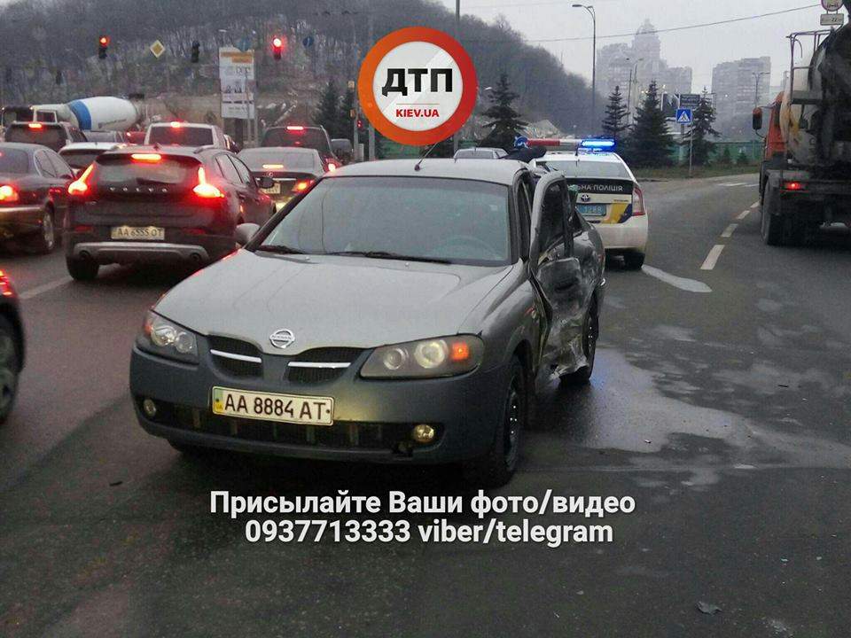 В столице произошло ДТП с участием нескольких авто (Фото)