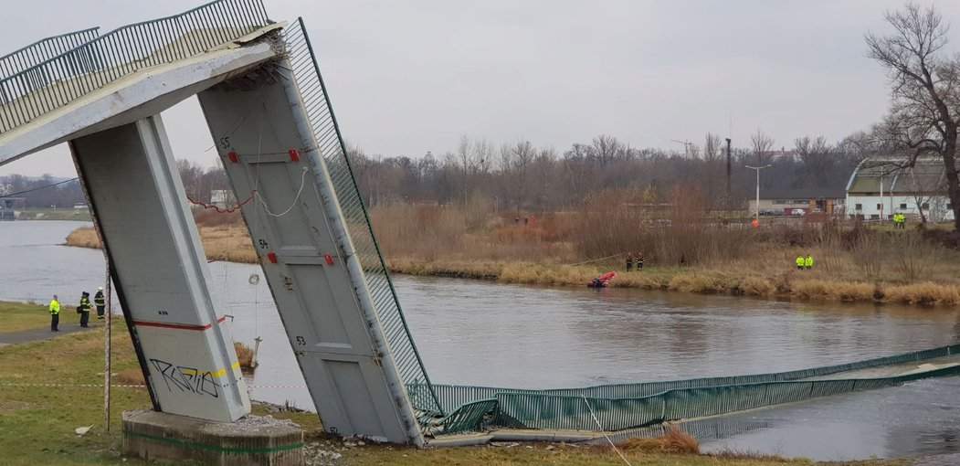 В столице Чехии обрушился мост длиной 253 метра (фото)
