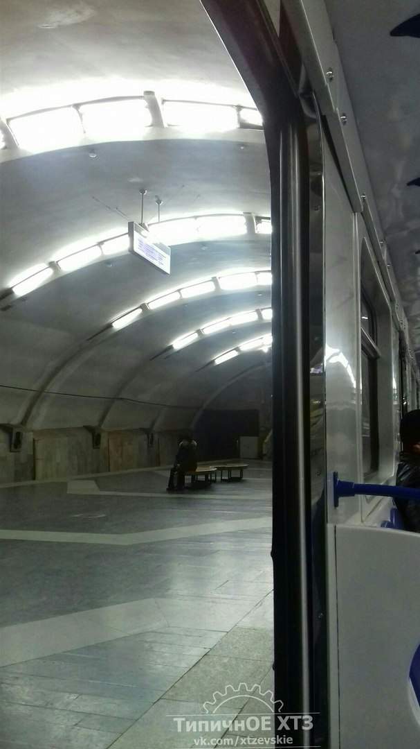 В Харькове на красной ветке метро ввели в эксплуатацию новый состав поезда (фото)