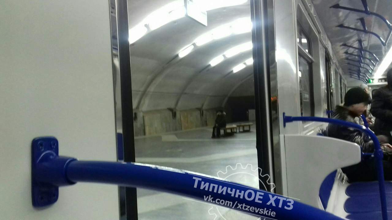 В Харькове на красной ветке метро ввели в эксплуатацию новый состав поезда (фото)