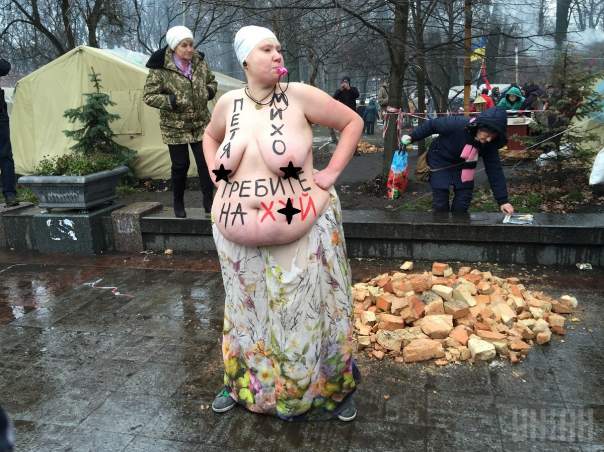 Обнаженная участница Femen 