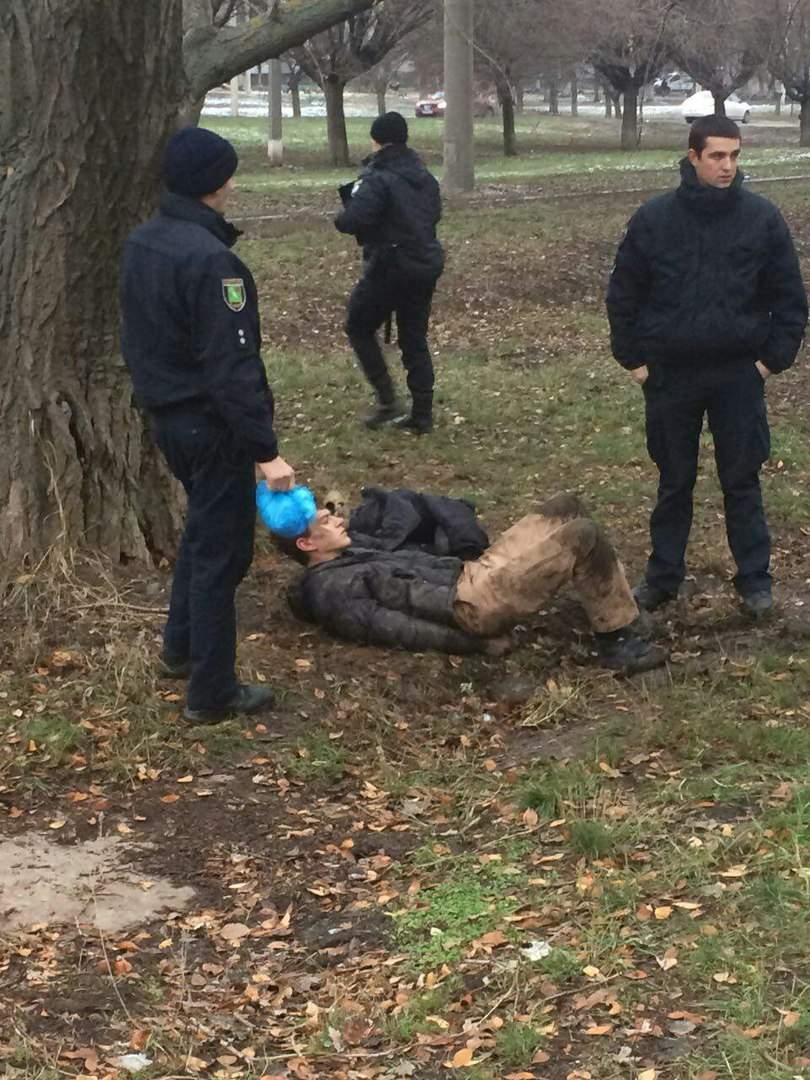 В Харькове неадекватный грабитель набросился с ножом на полицейского (Фото)