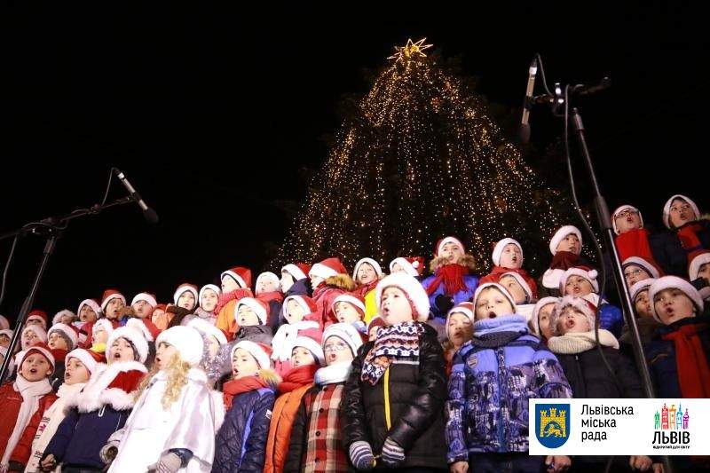 Торжественная церемония открытия главной ёлки Львова: на празднике присутствовал мэр (фото)