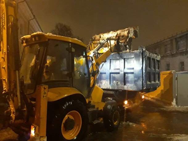 В Киеве за  4 суток вывезли 12,4 тыс. тонн снега (Фото)