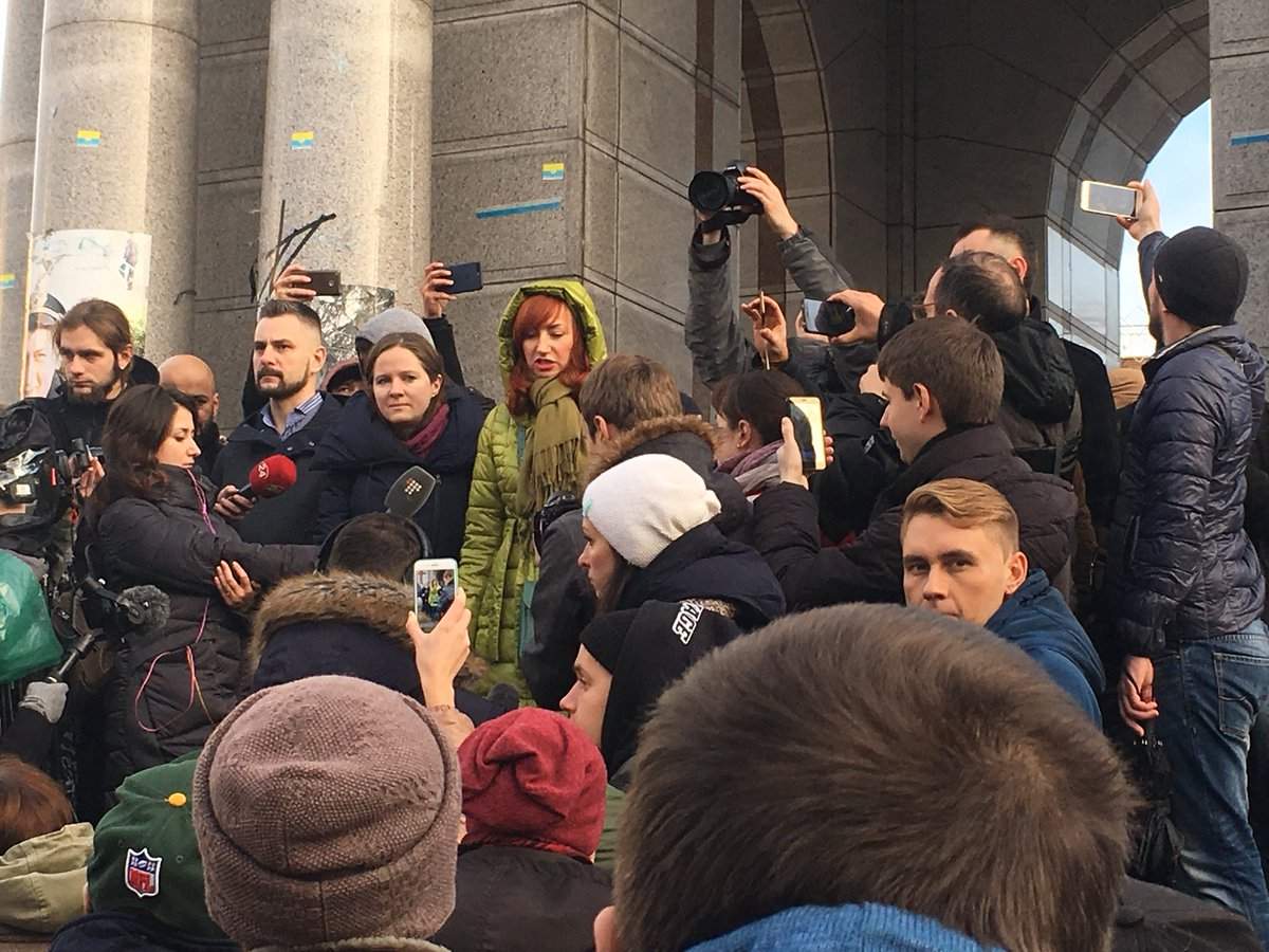 В ходе митинга в Киеве неизвестные напали на журналиста Игоря Гужву
