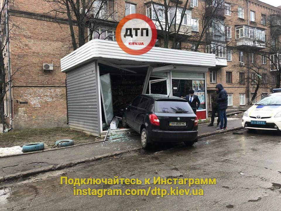 В Киеве нетрезвый водитель сбил 3-летнюю девочку (Фото)