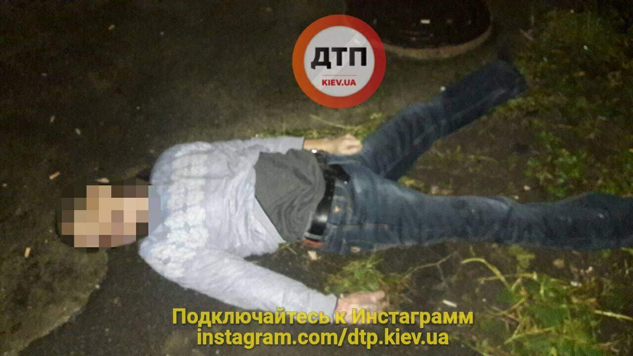 В Киеве при падении с большой высоты разбился мужчина (фото)
