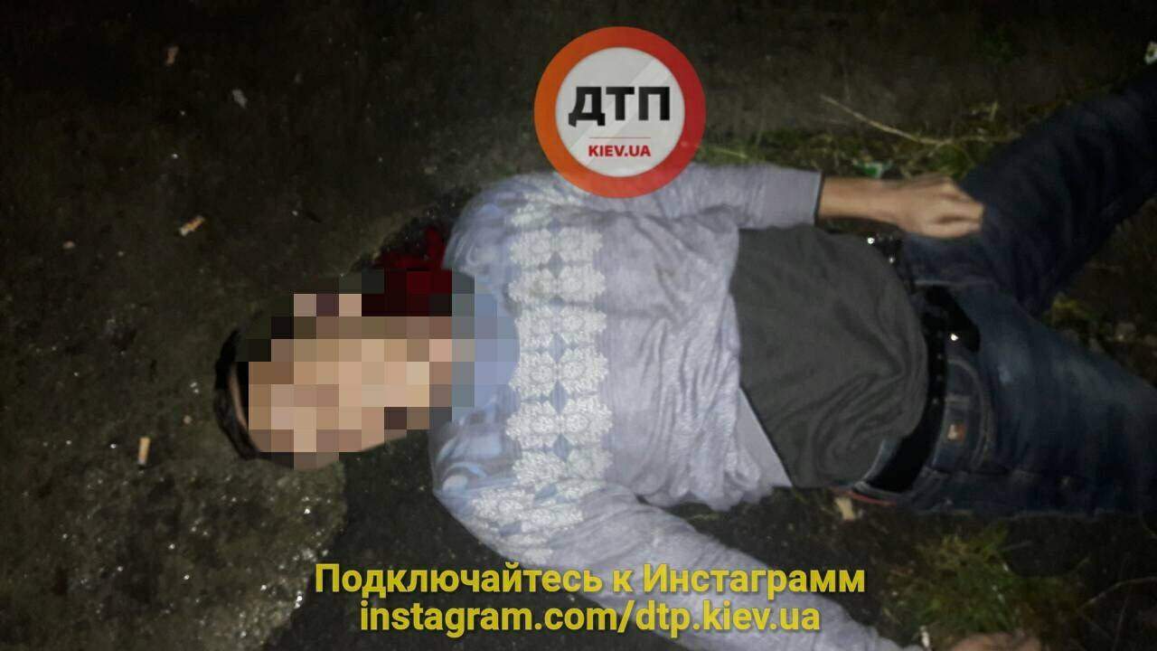 В Киеве при падении с большой высоты разбился мужчина (фото)