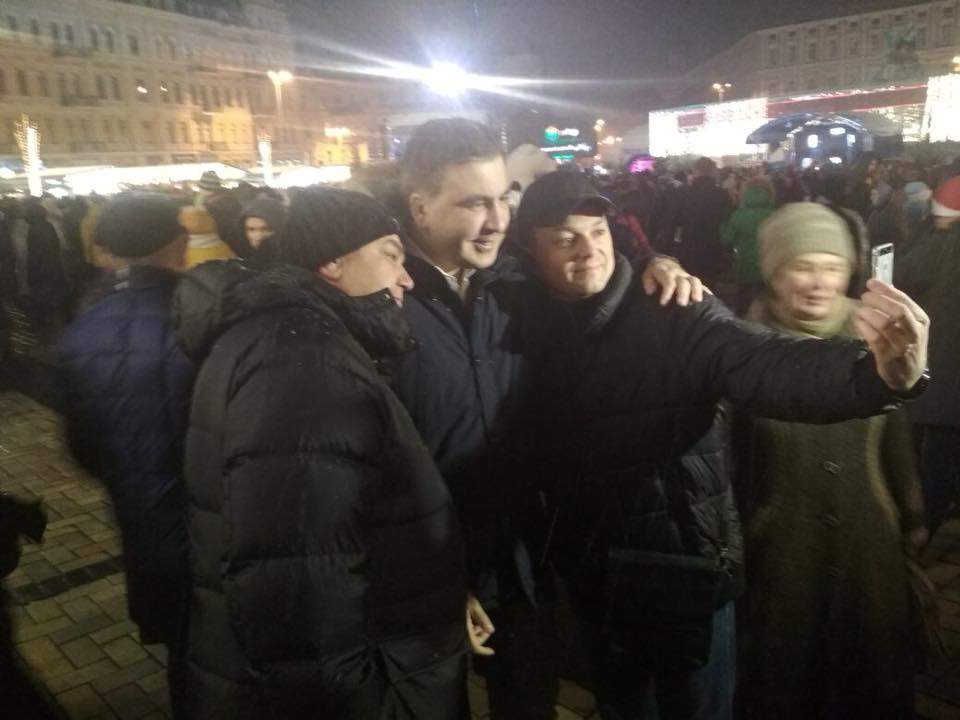 В канун Нового года Саакашвили прогулялся по центру Киева (фото)