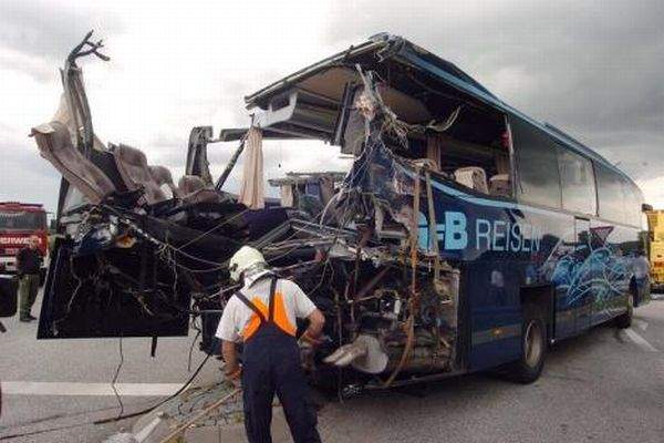 В Боливии пассажирский автобус столкнулся с грузовиком: есть жертвы