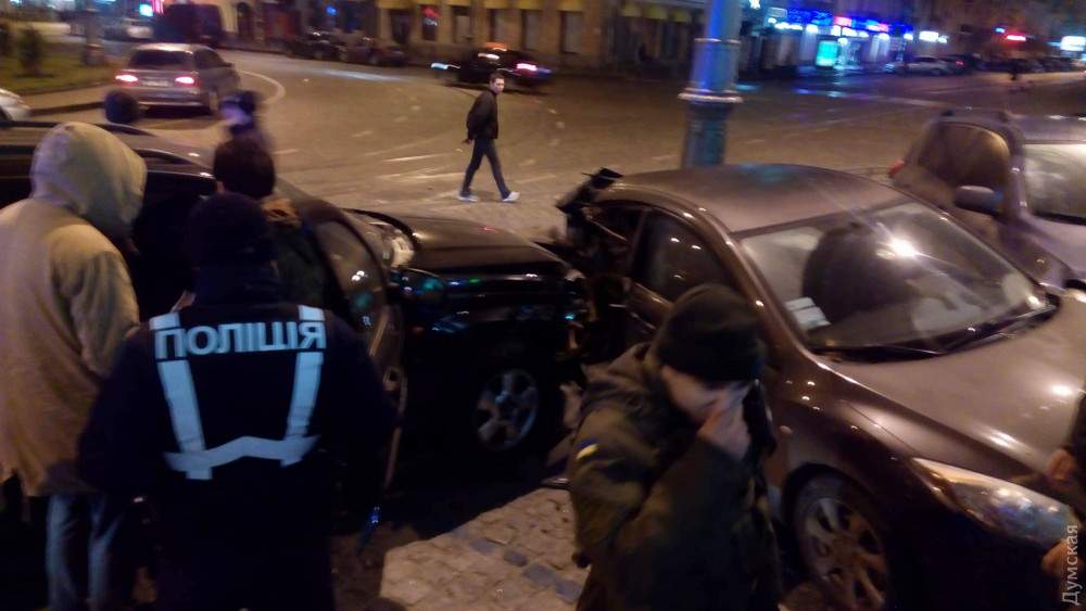 В Одессе неадекватный водитель устроил масштабное ДТП (фото)