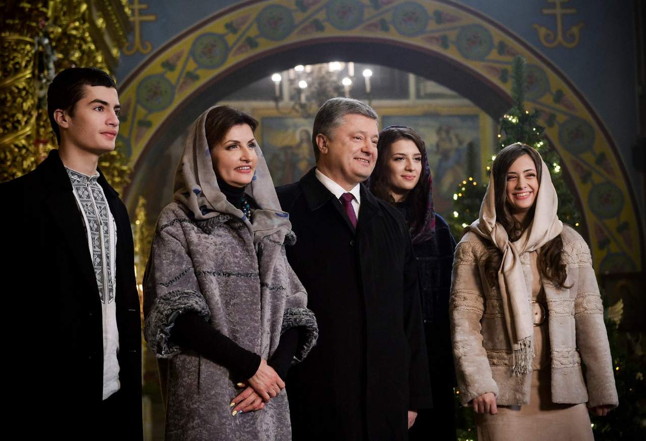 Президент Украины поздравил украинцев с Рождеством Христовым (видео)