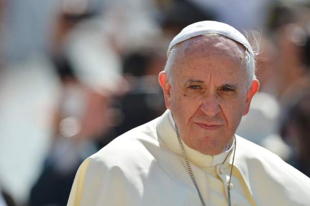 Папа Римский во время процедуры крещения младенцев призвал кормить их грудью