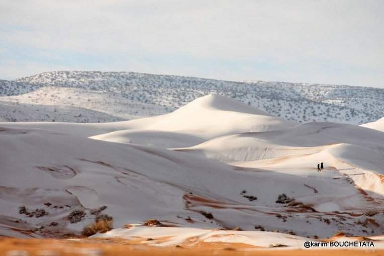 Природная аномалия: пустыню в Африке засыпало снегом (фото)