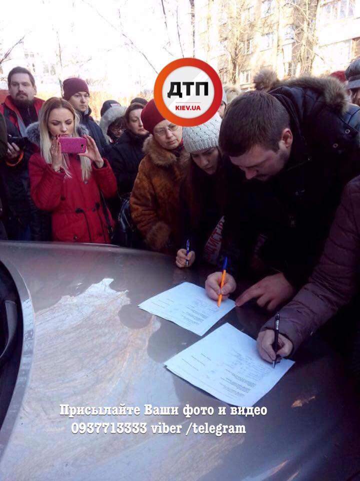 "Убили собаку - убьют человека": в Киеве защитники животных вышли на акцию протеста (фото)