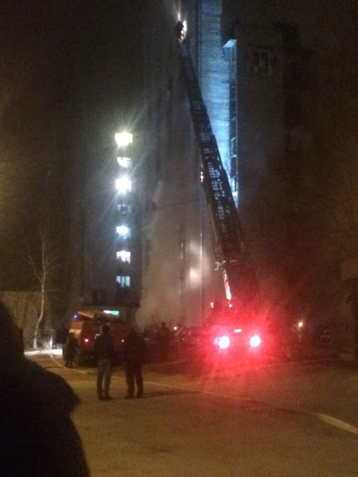 В Харькове горит общежитие (Фото)