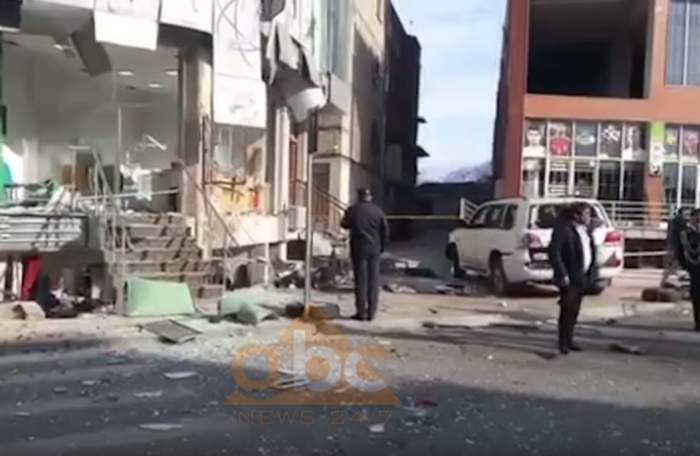 В Албании взорвали автомобиль известного бизнесмена: есть пострадавшие (видео)