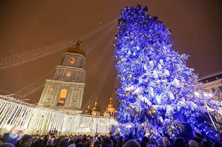 Праздники закончились: в Киеве уберут новогоднюю елку