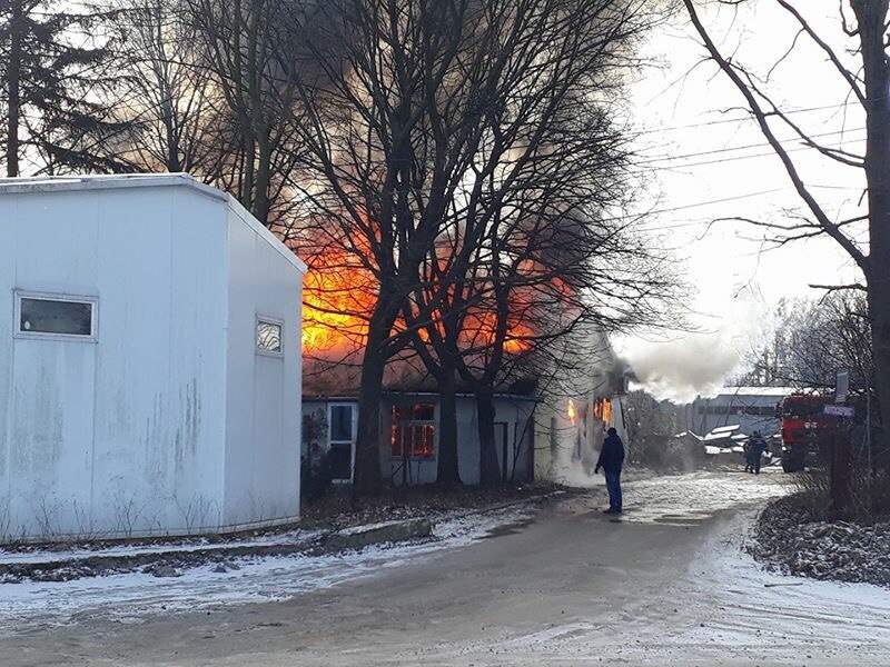 Во Львове загорелся склад (Фото)