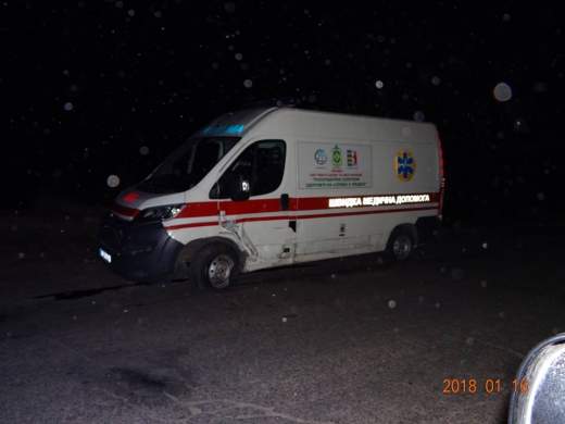 На Закарпатье пьяный водитель скорой попал в ДТП (Фото)