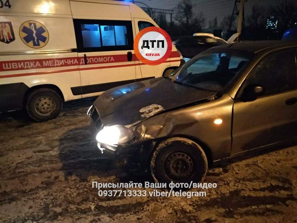 В Киеве произошла авария с пострадавшими (Фото)