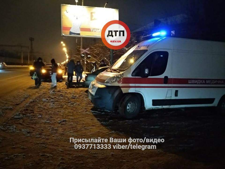 В Киеве произошла авария с пострадавшими (Фото)